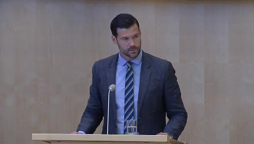 Stillbild från Debatt om förslag, Tillfälliga begränsningar av möjligheten att få uppehållstillstånd i Sverige