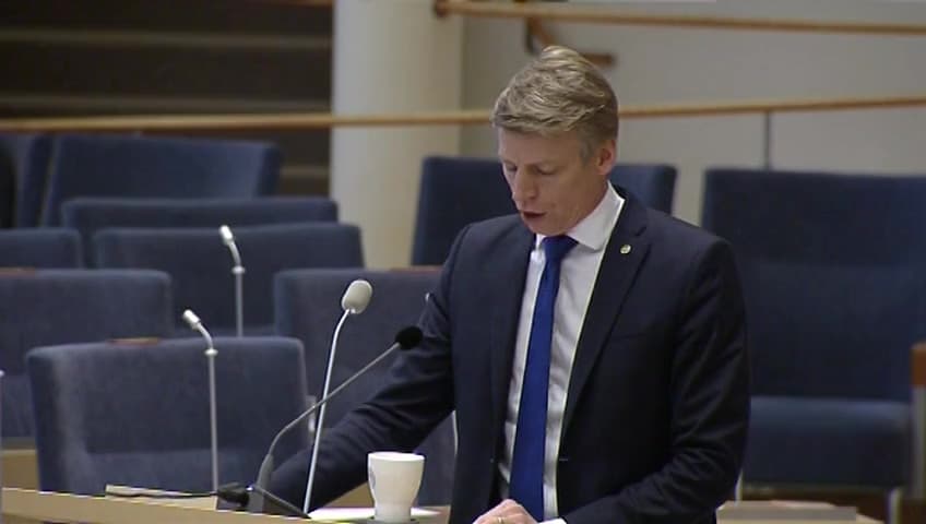 Stillbild från Interpellationsdebatt, Införande av nytt betalningsdirektiv