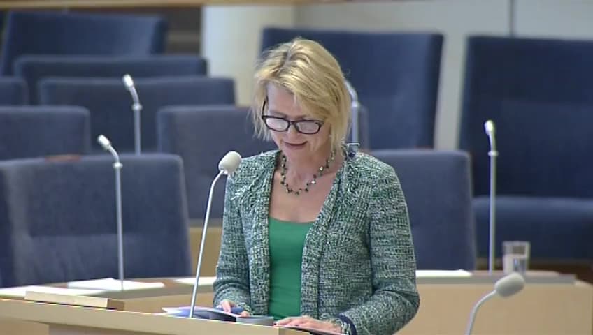 Stillbild från Interpellationsdebatt, Behörighet inom socialtjänsten