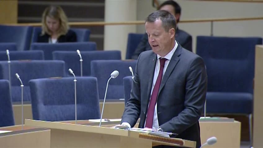 Stillbild från Interpellationsdebatt, Nedlagda utredningar trots DNA-bevis