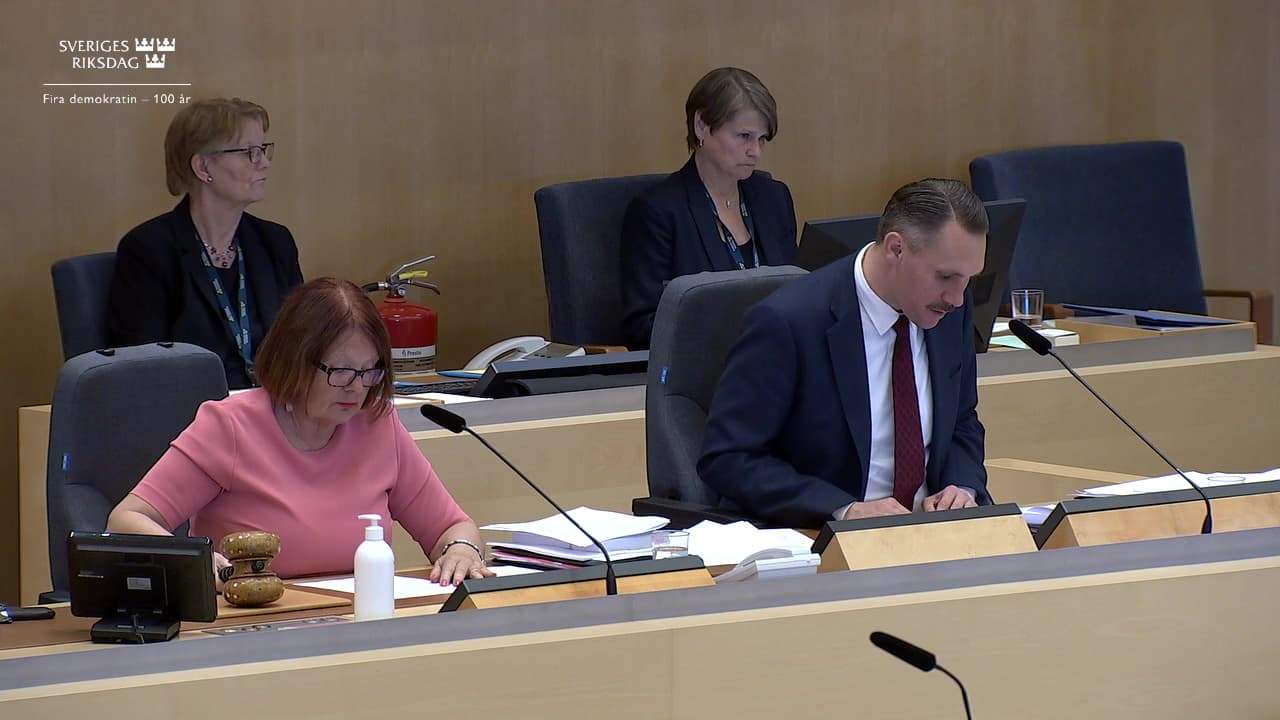 Stillbild från Beslut, Beslut