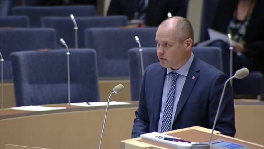 Stillbild från Interpellationsdebatt, Förslaget på övergång från traditionsprincip till avtalsprincip