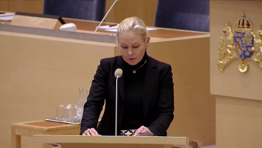 Stillbild från Interpellationsdebatt, Tillstånd för längre ledbussar