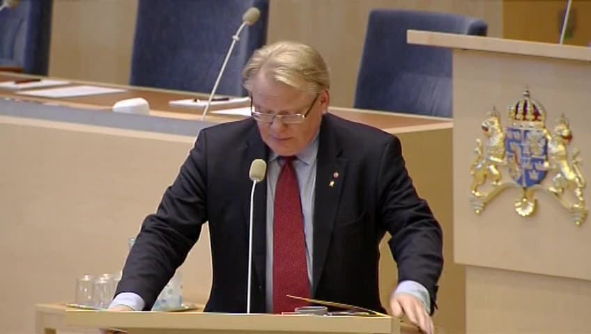 Stillbild från Interpellationsdebatt, Motköp i samband med vapenaffärer