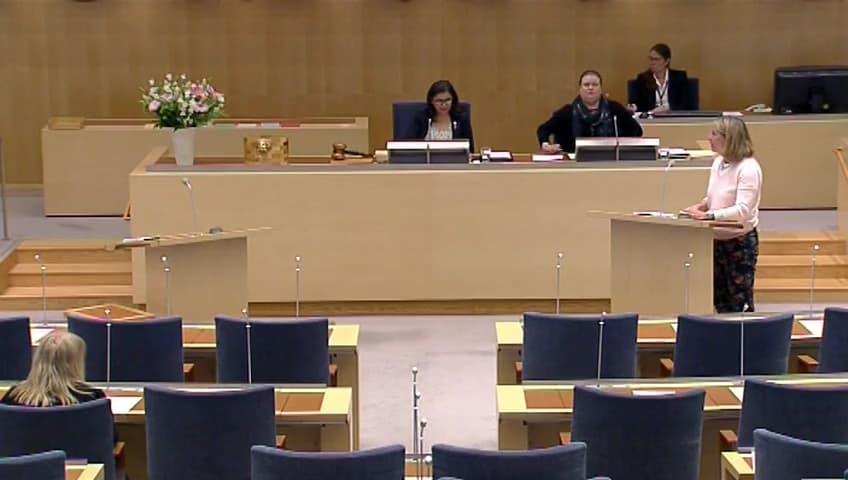 Stillbild från Interpellationsdebatt, Effekter av regeringens politik på kvinnors yrkesliv
