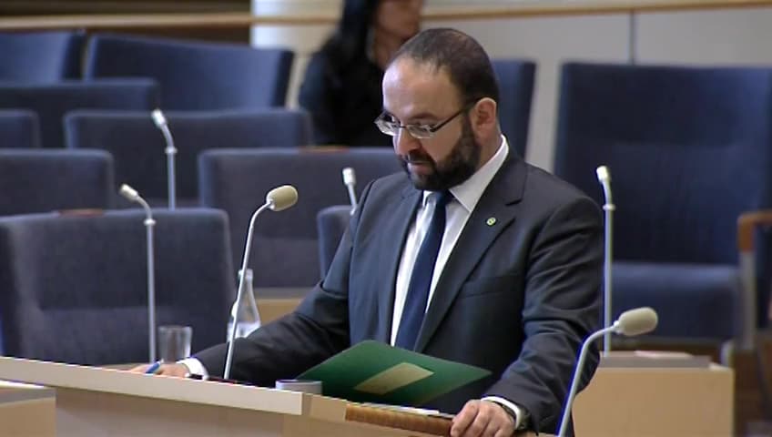 Stillbild från Interpellationsdebatt, Teckenspråkstolkning via bildtelefon