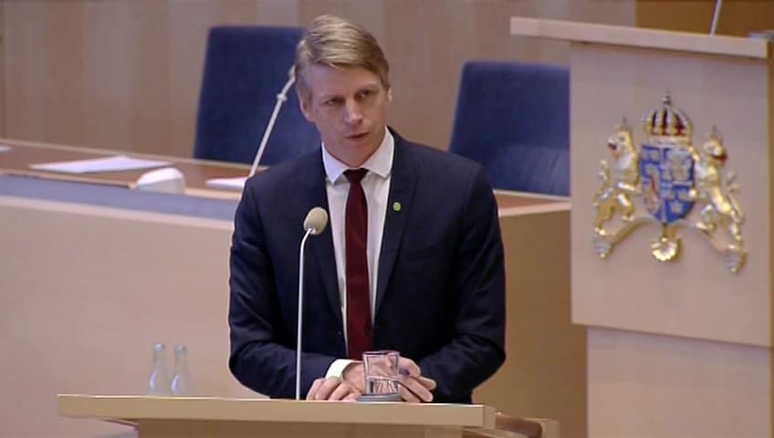 Stillbild från Interpellationsdebatt, Marknadsföring av lån och delbetalning på upprättad faktura