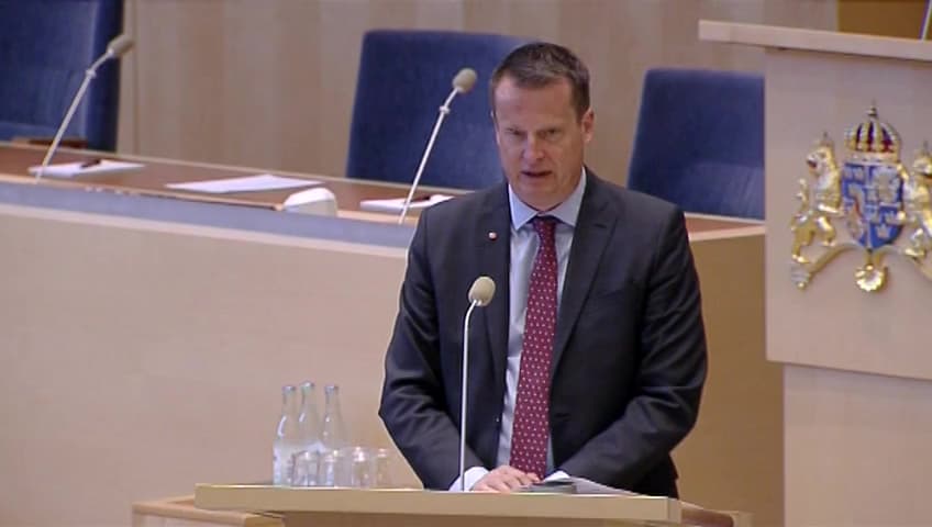 Stillbild från Interpellationsdebatt, Brott mot barn