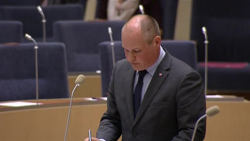 Stillbild från Interpellationsdebatt, Åtgärder mot överskuldsättning