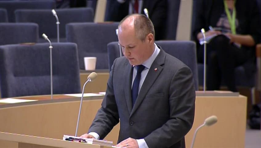 Stillbild från Interpellationsdebatt, Regler som borde hindra så kallade tältläger