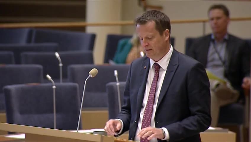 Stillbild från Interpellationsdebatt, Illegala pass och resehandlingar