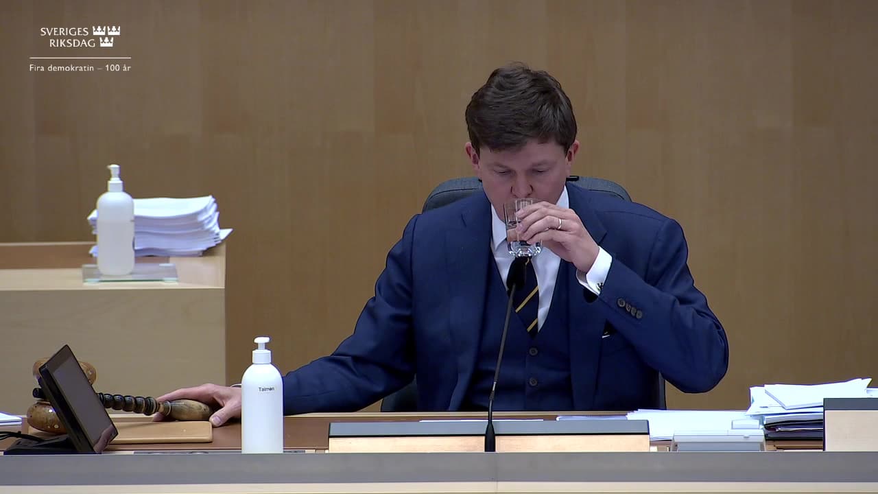 Stillbild från Beslut, Beslut