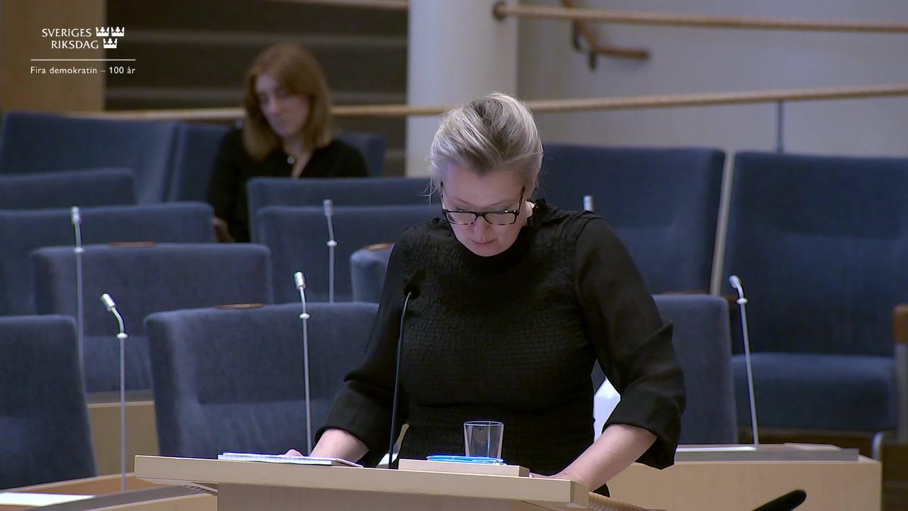 Stillbild från Interpellationsdebatt, Bemannade skolbibliotek