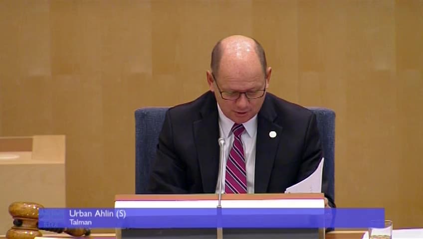 Stillbild från Interpellationsdebatt, Försvaret och höjda arbetsgivaravgifter för unga