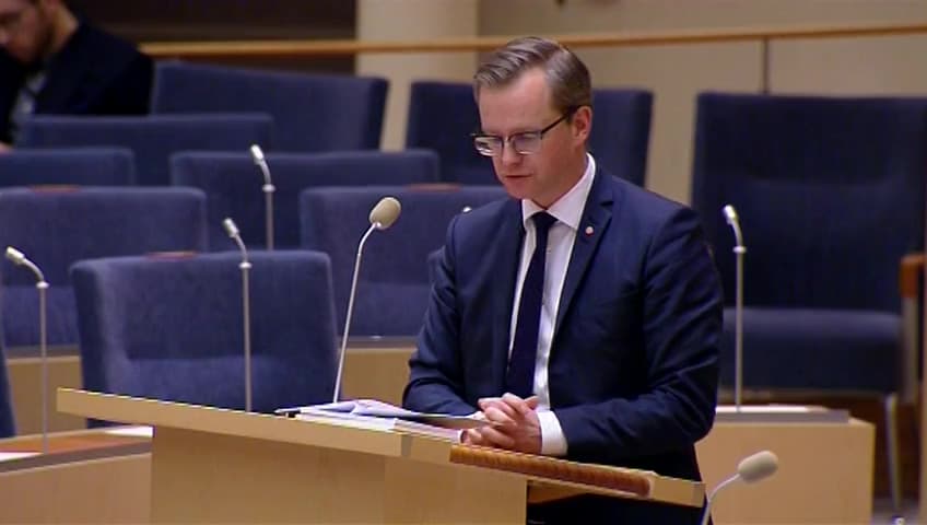 Stillbild från Interpellationsdebatt, Effekterna av ändrad inriktning för Fouriertransform AB