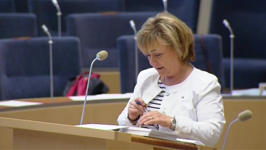 Stillbild från Interpellationsdebatt, Förhalade riksdagsbeslut