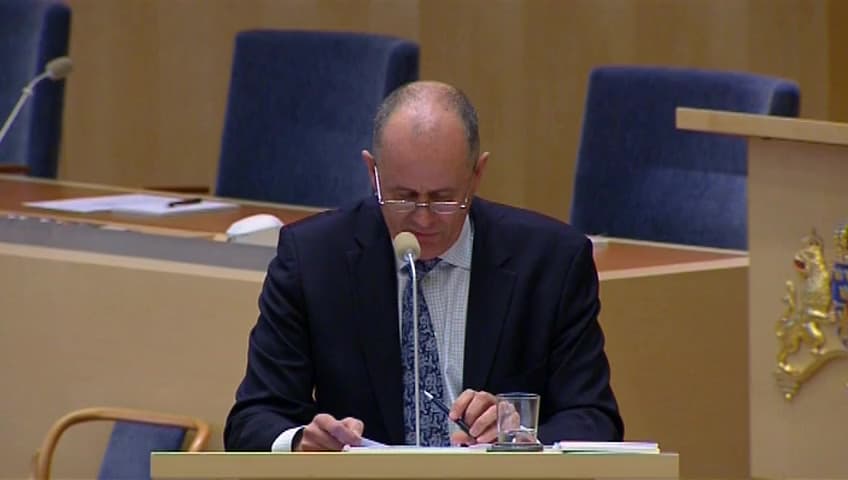 Stillbild från Interpellationsdebatt, Det sålda familjesilvret