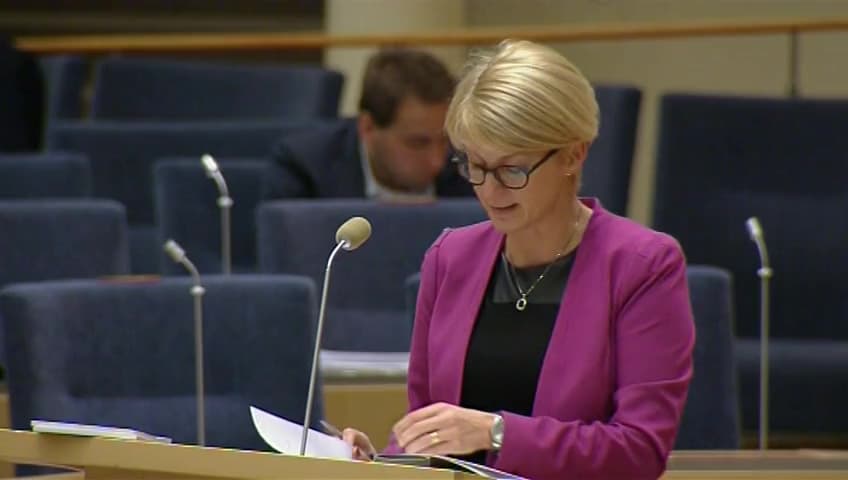 Stillbild från Interpellationsdebatt, Fastanställd personal som ersätts med bemanningsanställda