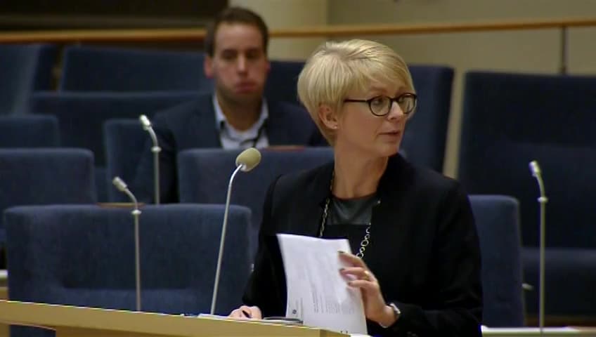 Stillbild från Interpellationsdebatt, Stoppad utbildning i fas 3