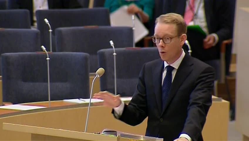 Stillbild från Interpellationsdebatt, Familjer som splittras