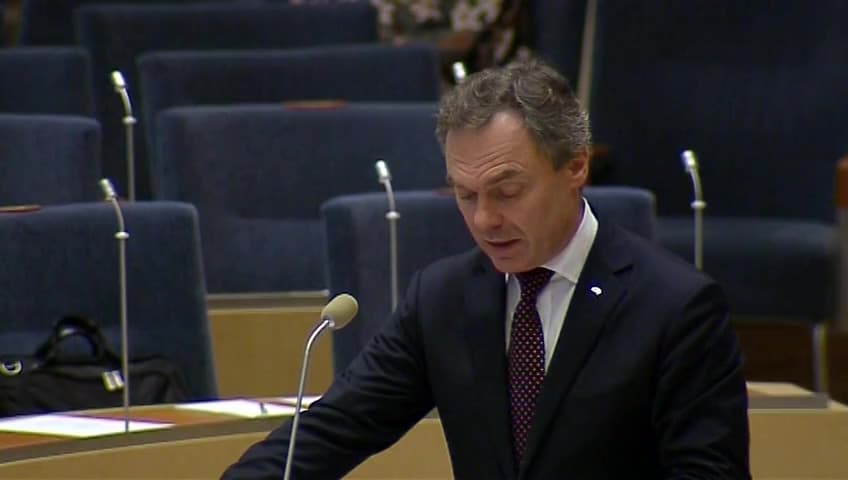 Stillbild från Interpellationsdebatt, Folkrättsliga institutioners rätt att utfärda examina