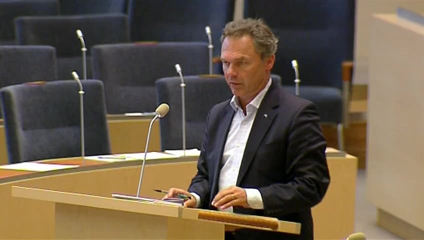 Stillbild från Interpellationsdebatt, Vinklad fakta i gratis läromedel