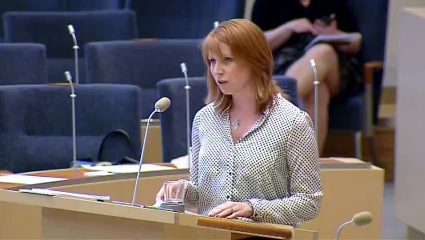 Stillbild från Interpellationsdebatt, Närings- och regionalpolitiska konsekvenser av Astra Zenecas nedläggning av forskningsverksamheten i Södertälje