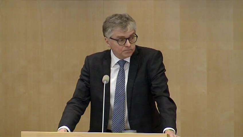 Stillbild från Debatt om förslag, Inkomstskatt