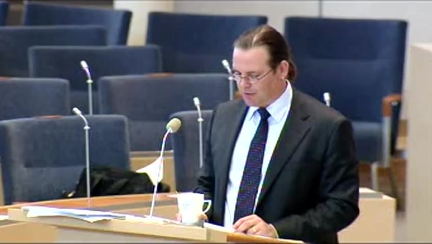 Stillbild från Interpellationsdebatt, Förändrade sociala avgifter