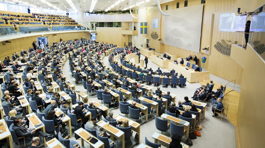 Stillbild från Interpellationsdebatt, Konsekvenser för Sveriges ekonomi vid fler sjukdagar