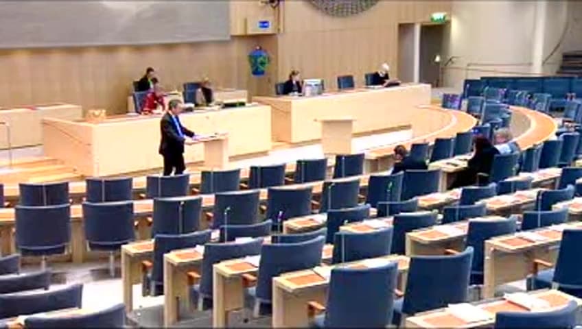 Stillbild från Interpellationsdebatt, Utebliven skolgång