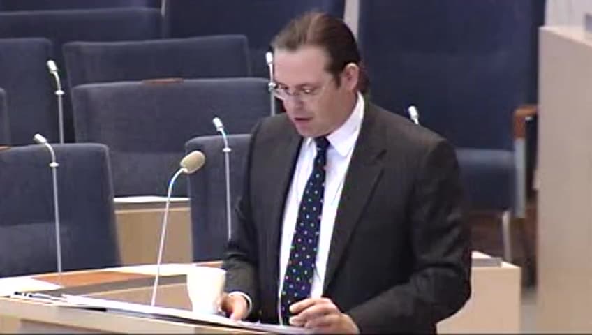 Stillbild från Interpellationsdebatt, Definition av utanförskapet