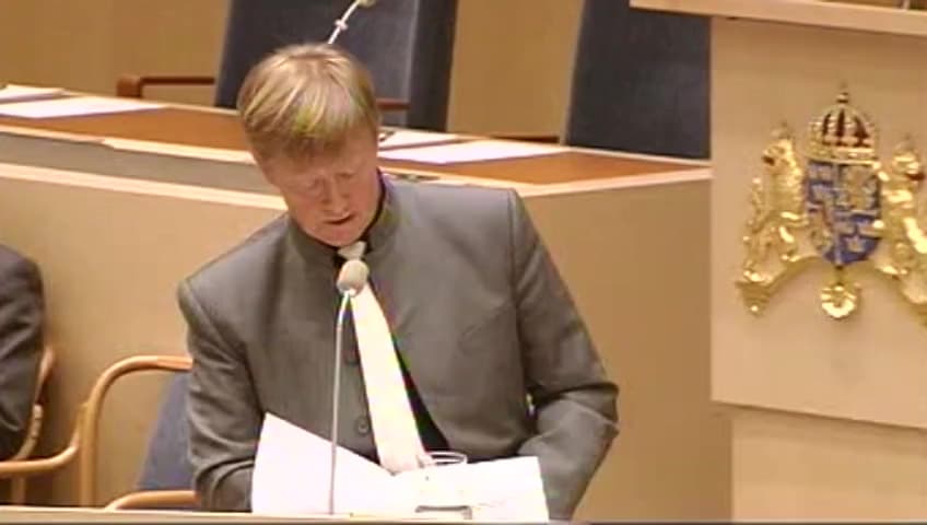 Stillbild från Interpellationsdebatt, Sammanhållen skoterpolitik