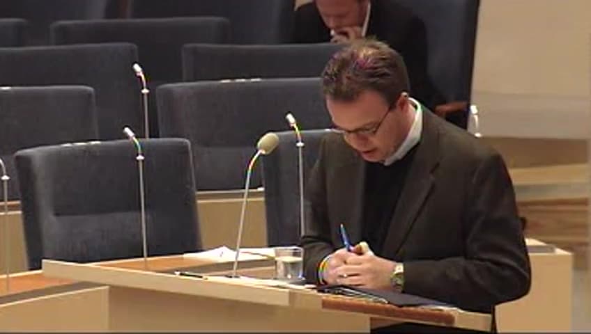 Stillbild från Interpellationsdebatt, Hemresor för deltagare i åtgärder inom aktivitetsstöd