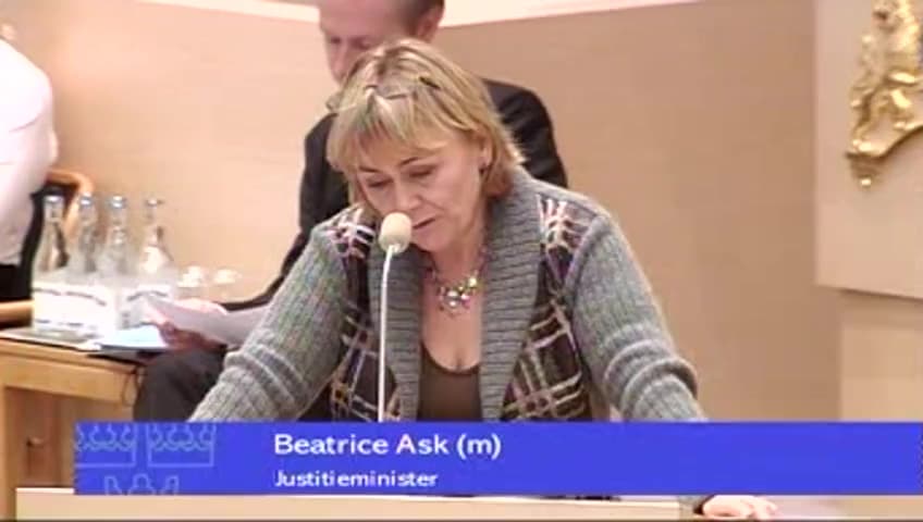 Stillbild från Interpellationsdebatt, Vapens roll i dagens samhälle