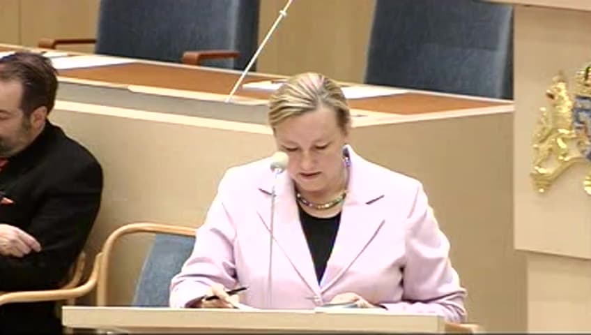 Stillbild från Interpellationsdebatt, Minskad marknadsföring och färre investeringar