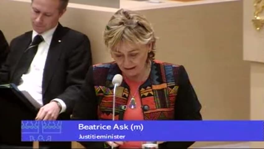 Stillbild från Interpellationsdebatt, Fotboja på öppna anstalter