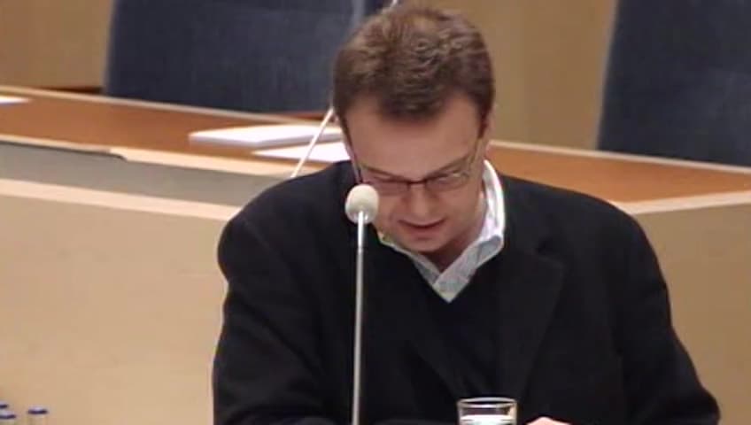Stillbild från Interpellationsdebatt, Ojämställd arbetsmarknadspolitik
