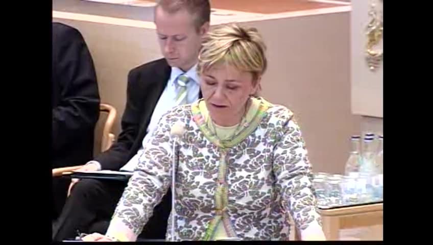 Stillbild från Interpellationsdebatt, Sms-lån