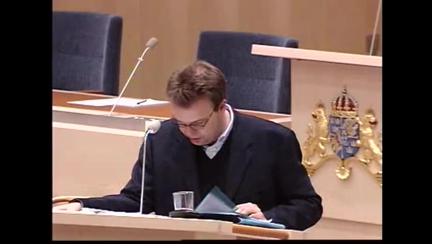 Stillbild från Interpellationsdebatt, Effekterna av den avskaffade merkostnadsersättningen till plusjobben