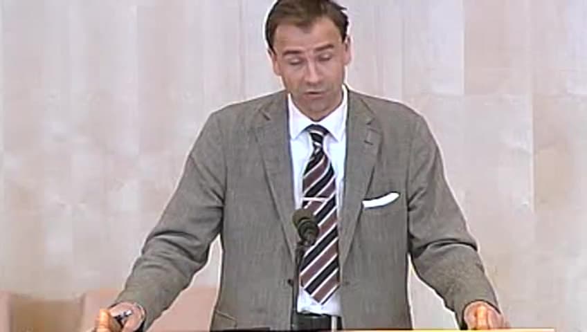 Stillbild från Debatt om förslag, Renovering och modifiering av artillerisystemet Haubits 77B