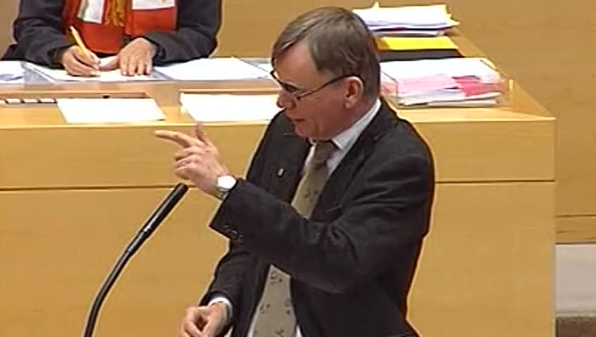 Stillbild från Debatt om förslag, Ändringar i reglerna om framskjuten beskattning vid andelsbyten, m.m.(prop. 2003/04:33)