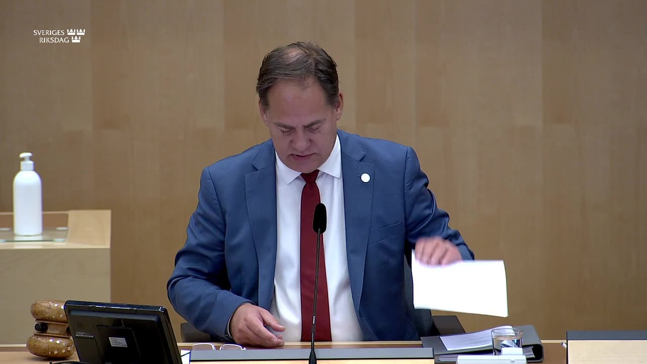 Stillbild från Beslut, Beslut