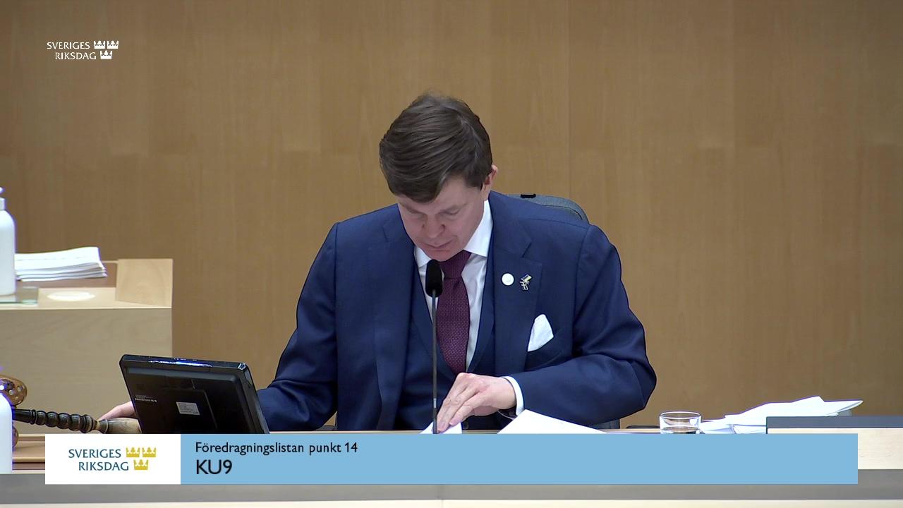 Stillbild från Debatt om förslag, Ett teknikneutralt krav på underskrift av regeringsbeslut (vilande grundlagsförslag)