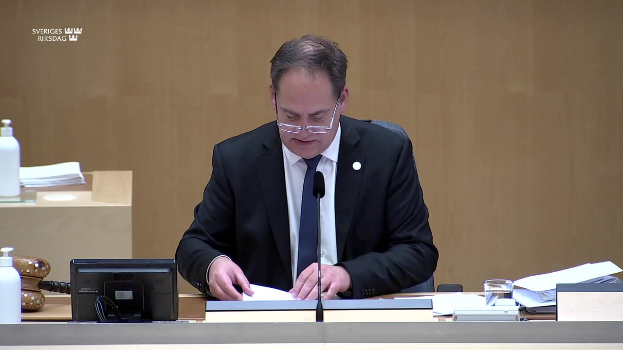 Stillbild från Beslut, Beslut