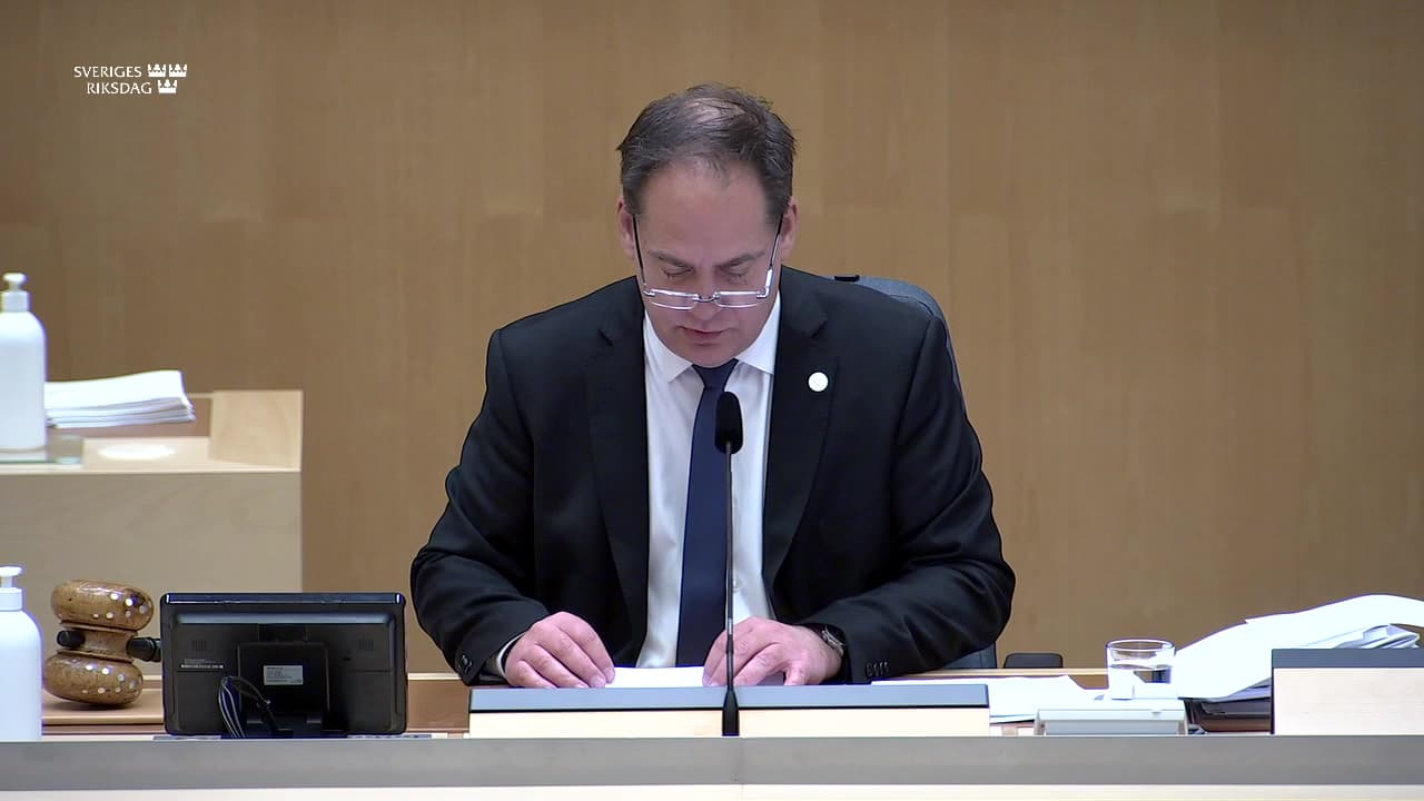 Stillbild från Beslut, Beslut