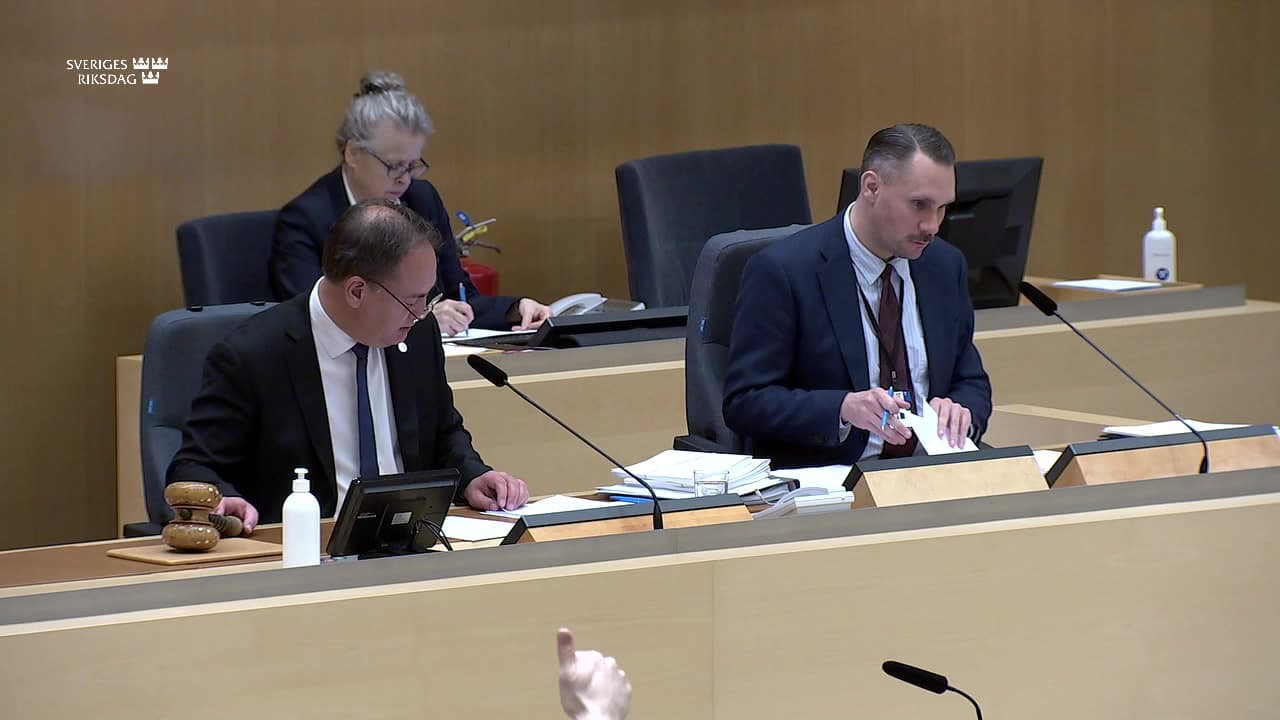 Stillbild från Beslut, Beslut