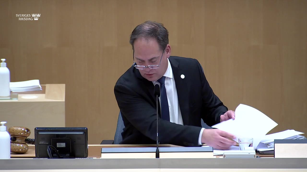 Stillbild från Beslut, Beslut
