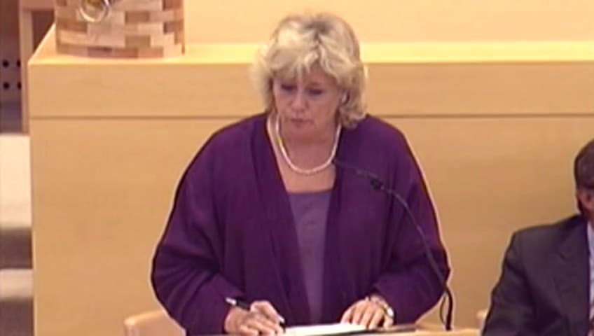 Stillbild från Debatt om förslag, Den bostadsbidragsgrundande inkomsten för år 2001 m.m.