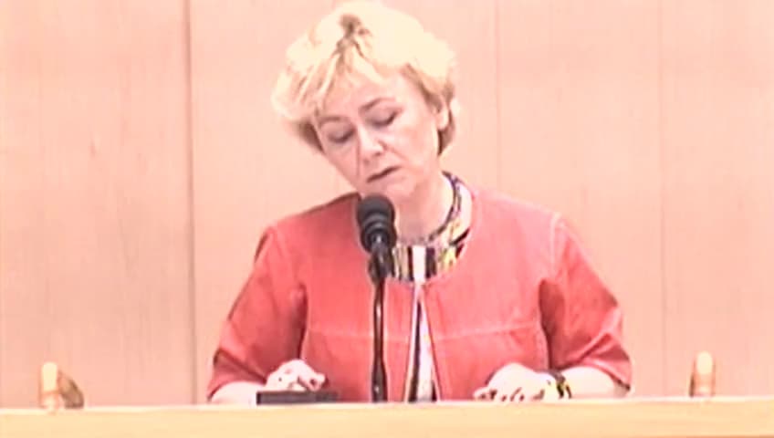 Stillbild från Debatt om förslag, Skolan